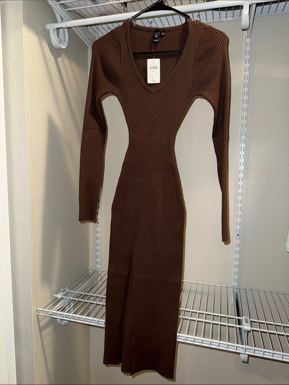Windsor Chocolate Brown V‑Neck Long Sleeve Ribbed Midi Dress